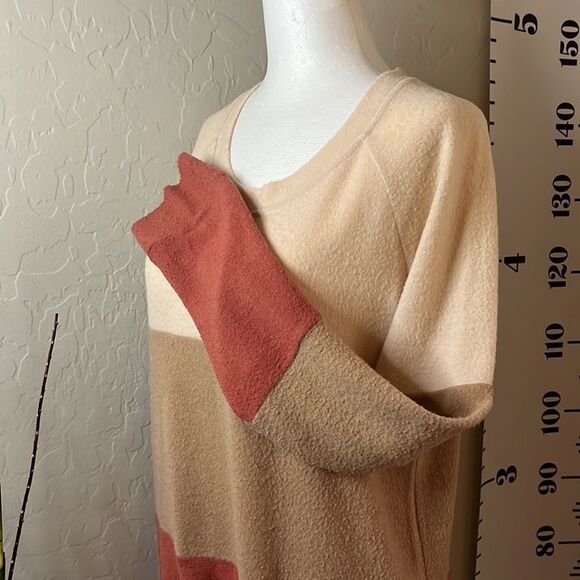 NINE Britton long sleeved color block sweater. Ties at the bottom. Size xs. Soft - Picture 4 of 9